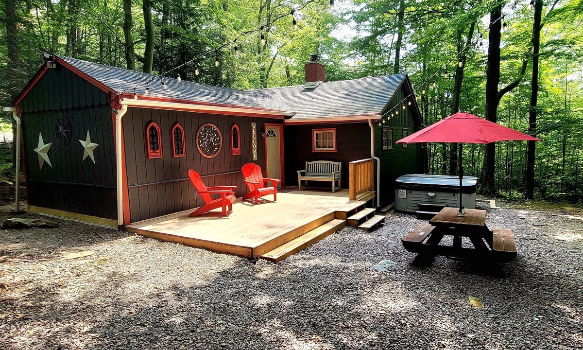 Jefferson Township Cottage | Private Year Round Getaway with Hot Tub-Minutes from Ski Resorts