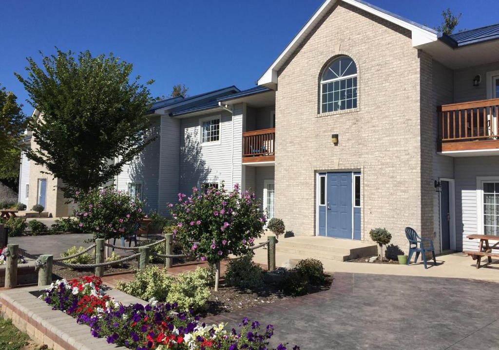 Put-in-Bay House | Put-in-Bay Poolview Condo #7