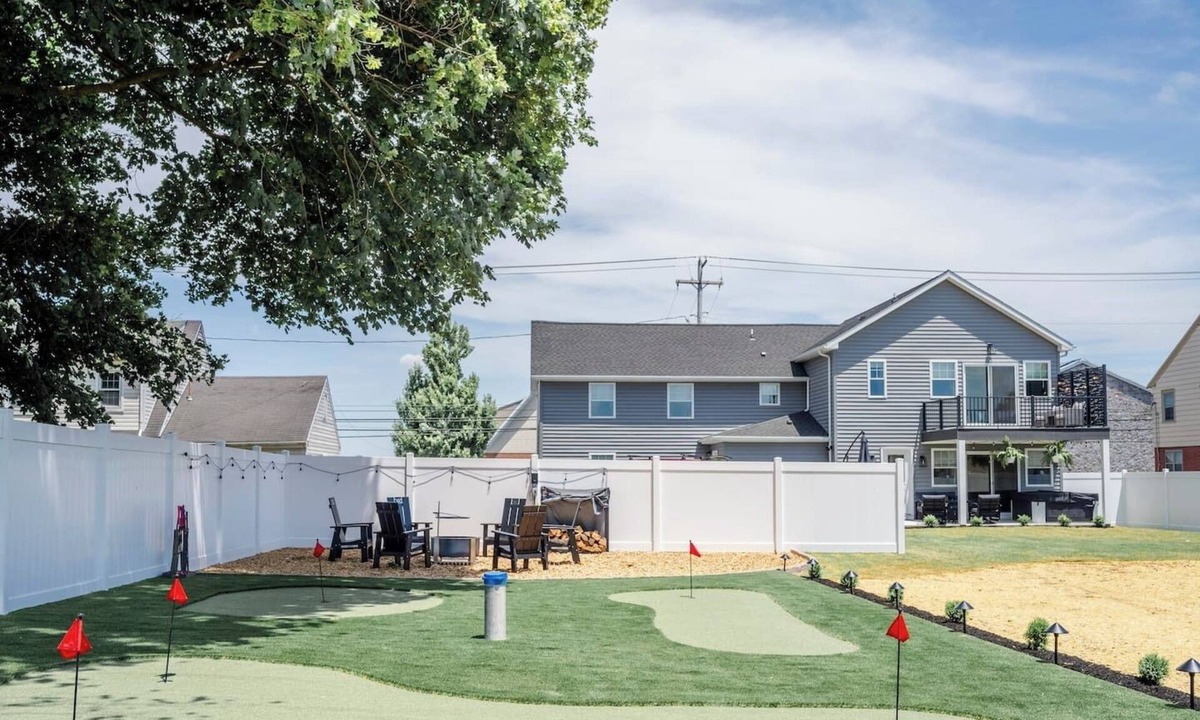 Ronks House | Putting greens *hot tub* game room- Amish views