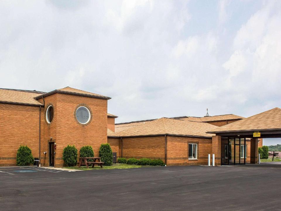 Clarion Hotel | Quality Inn Clarion