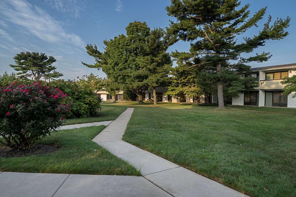 New Castle Hotel | Quality Inn & Suites Skyways