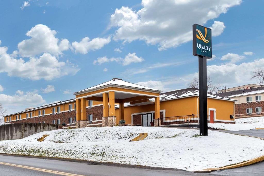Moon Township Hotel | Quality Inn