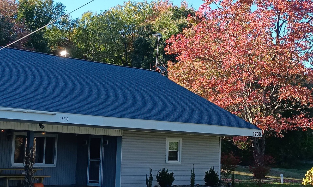 Corry House | Quiet Country, One Level Home, Self Check-In, 10 min from Corry