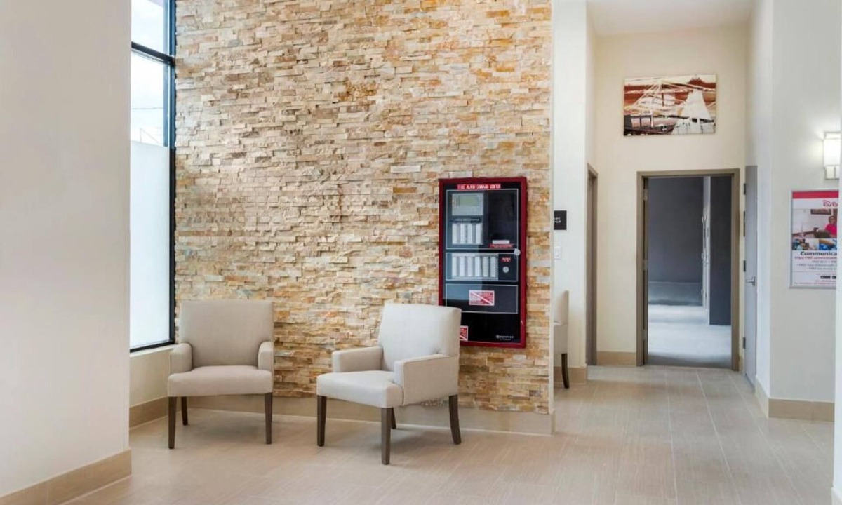 Queens House | Quiet Escape: Relaxing Room | Steps Away from Jamaica Station