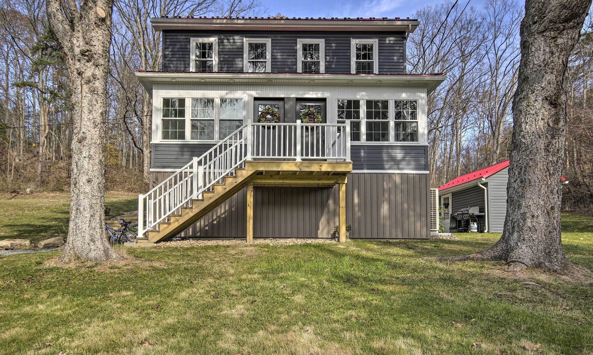 James Creek House | Quiet Escape w/Hot Tub, 5 Miles to Raystown Lake!
