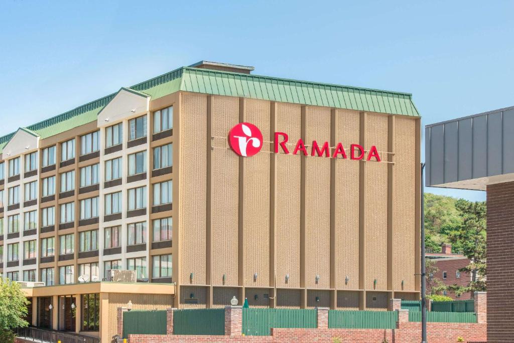 Cumberland Hotel | Ramada by Wyndham Cumberland Downtown