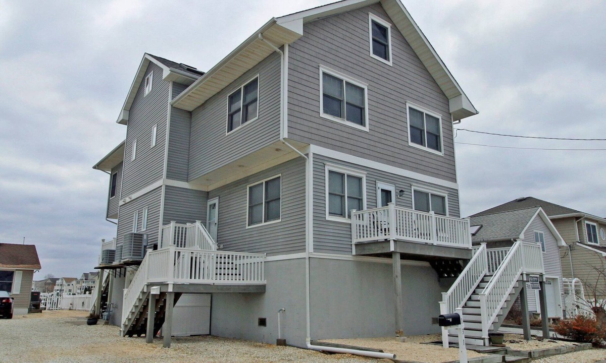 Point Pleasant Beach House | RAN131F | Enjoy access to Lake Louise, fishing, crabbing & more at this immaculate property!