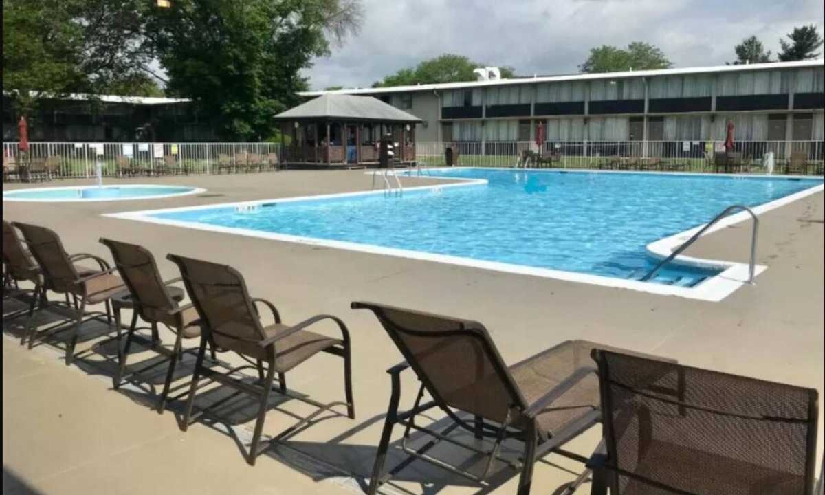 Bethlehem House | Rare Gem! 3 Wonderful Units, Pool, Free Breakfast, Near Allentown Art Museum!