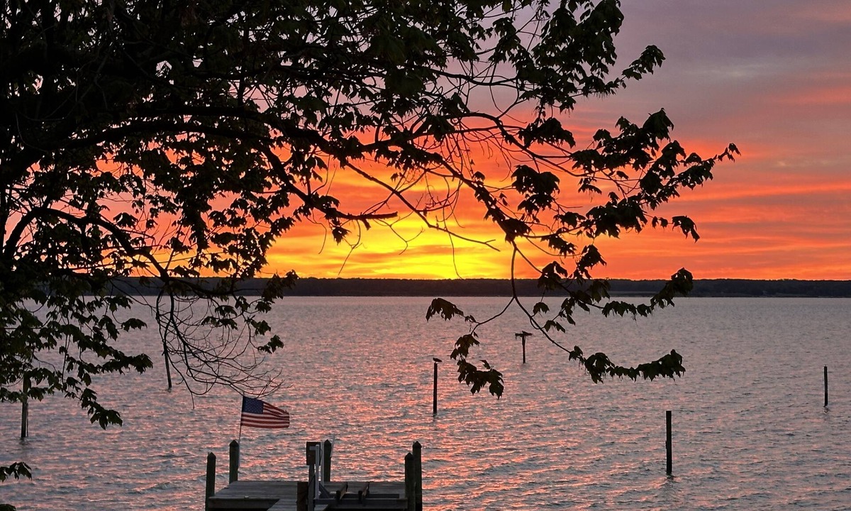 Tappahannock House | RATES REDUCED for winter season. Book your getaway at The River!