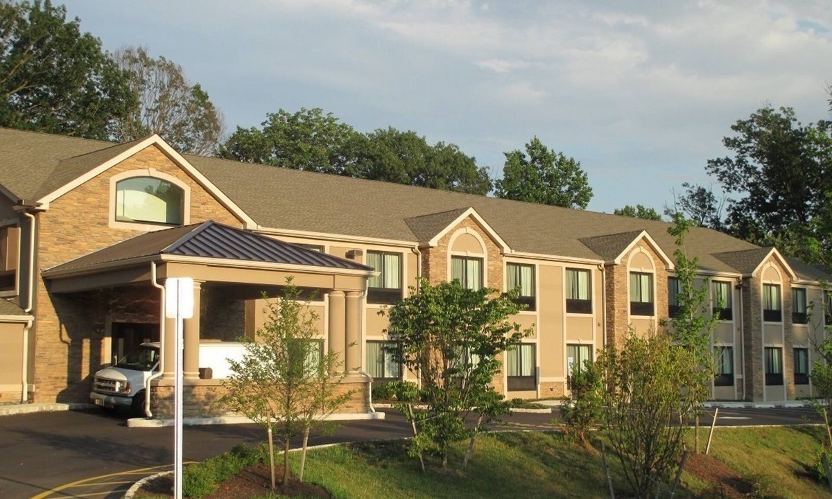 Monmouth Junction Hotel | Red Carpet Inn And Suites Monmouth Jtc