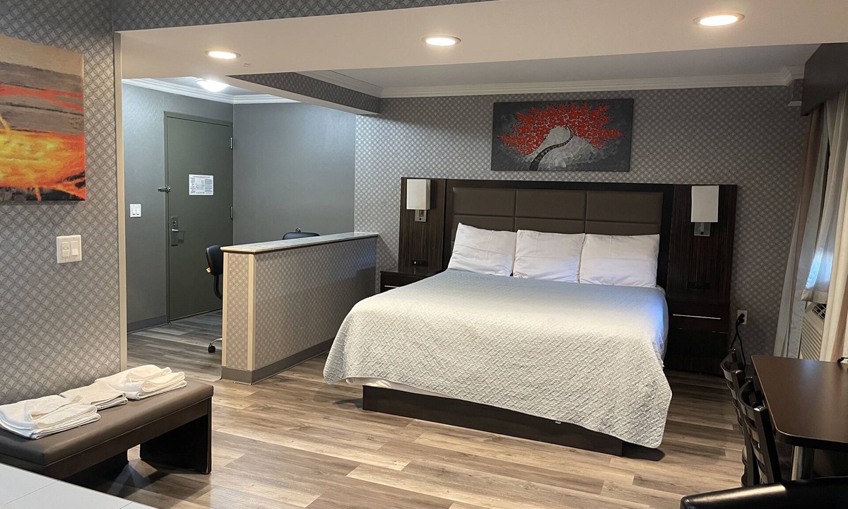 Elmwood Park Hotel | Red Carpet Inn Elmwood Park