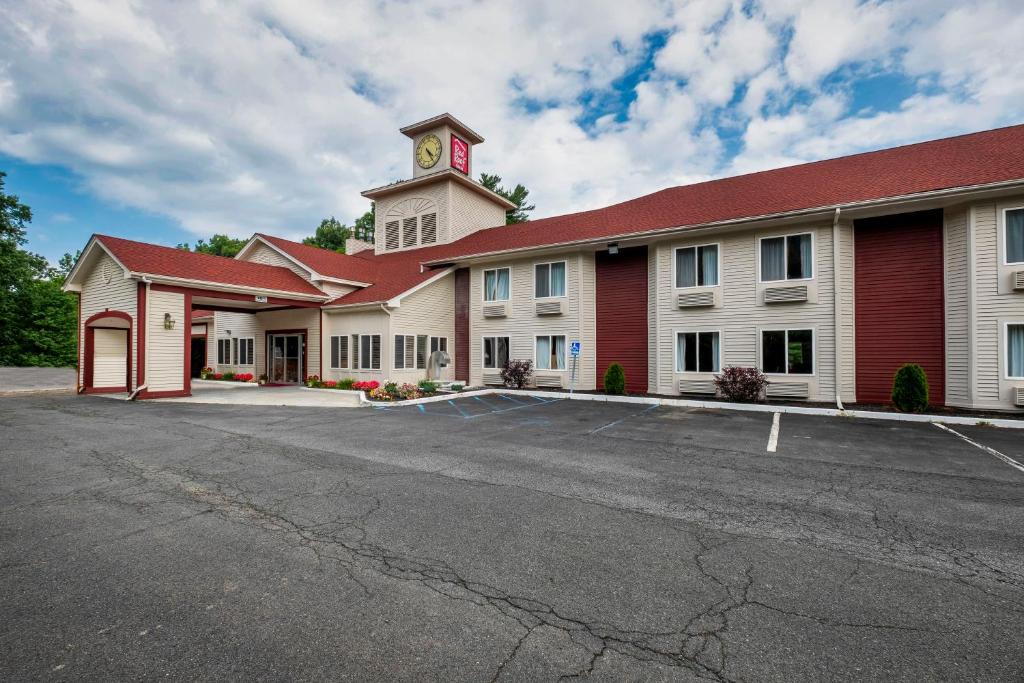 Clifton Park Hotel | Red Roof Inn Clifton Park