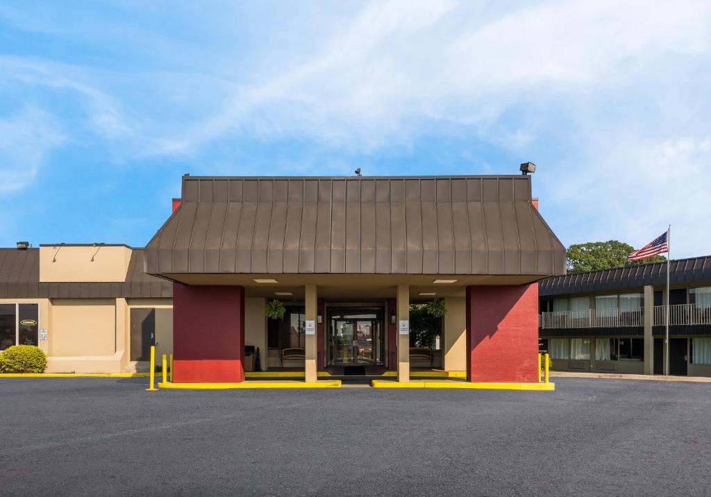 Reading Hotel | Red Roof Inn Reading