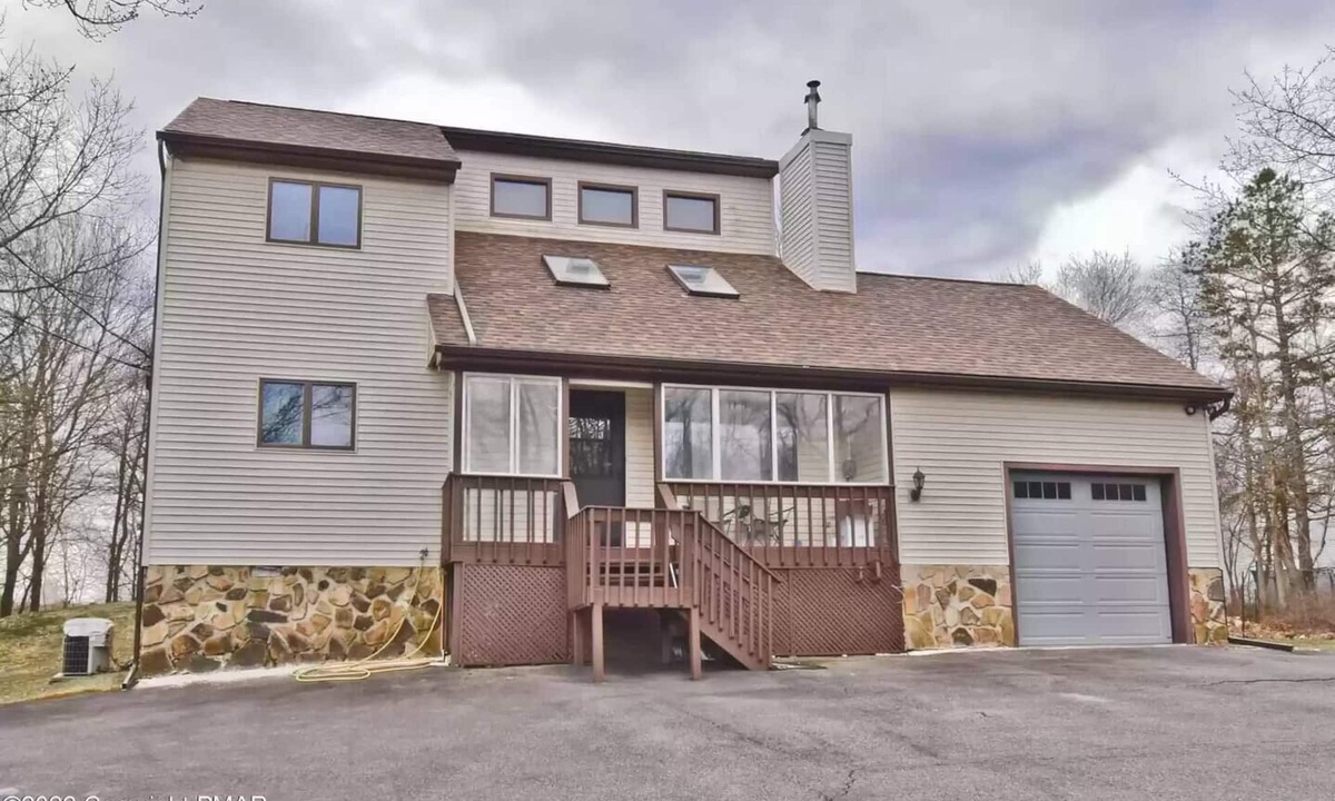 Long Pond House | Relaxing Hot Tub & Firepit Near Kalahari/CamelBack