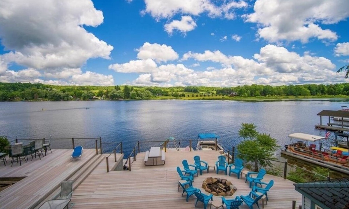 Findley Lake House | Relaxing Lake Front Property