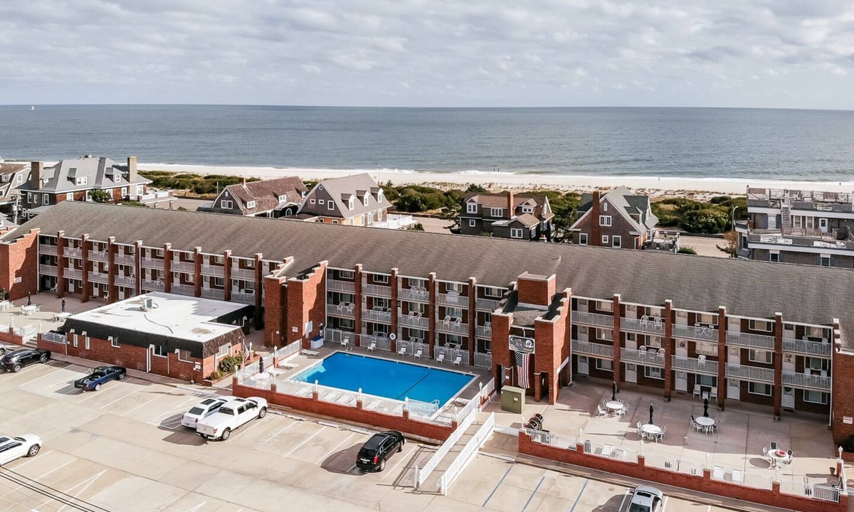 Admiral Estates Condo | Renovated Beach Block W Ocean View & Pool - Now Booking for 2025!
