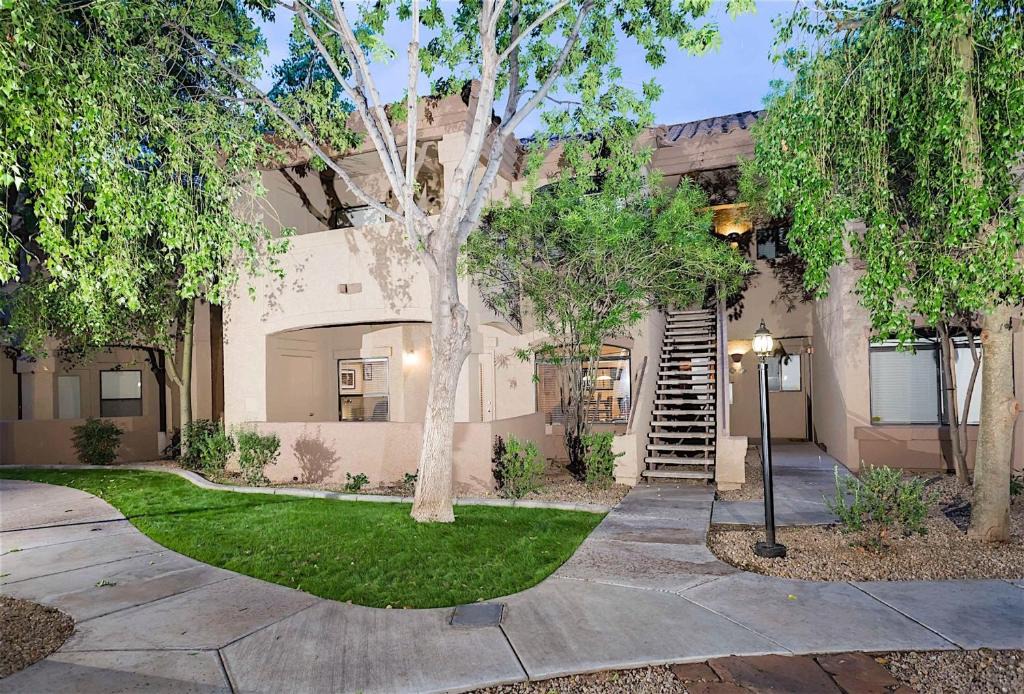 North Scottsdale House | Restful 1 BR by Casago