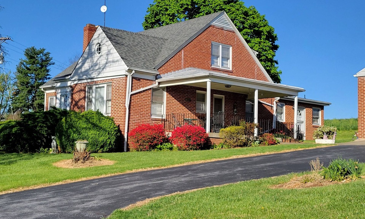Fishers Hill House | Richard's Fruit Market farm house.