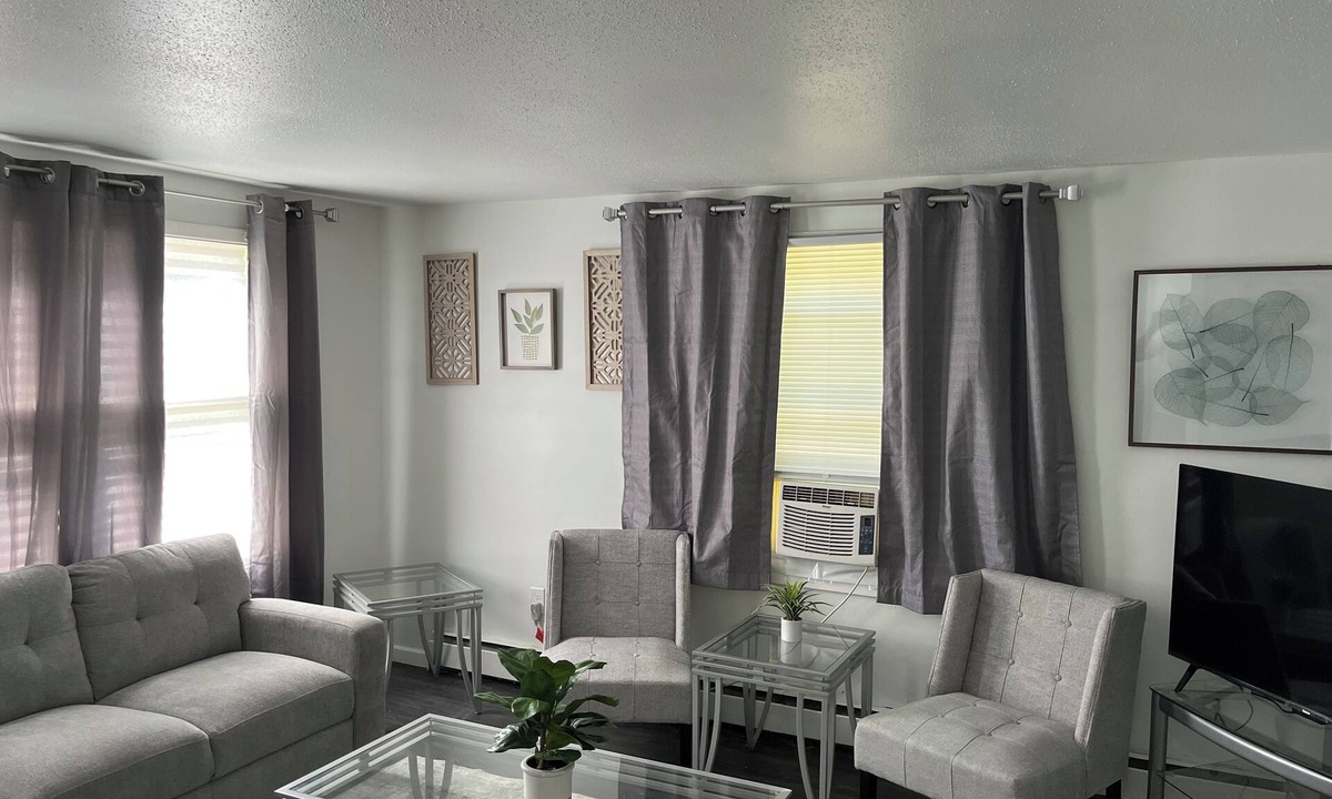 Niles House | River home