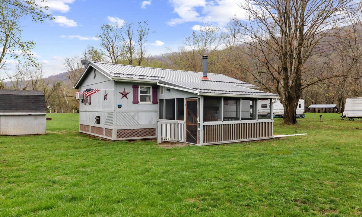 Points Ski Chalet | Riverfront Cabin, Wood Stove, Fire Pit & Grill