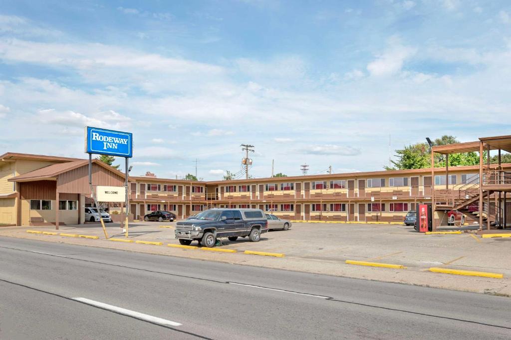 Terre Haute Hotel | Rodeway Inn Terre Haute