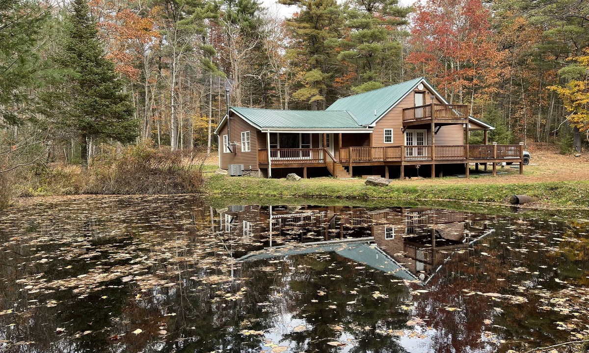 Montebello Cabin | Roudy’s Retreat: Secluded Mountain Cabin with Hot Tub and Private Pond