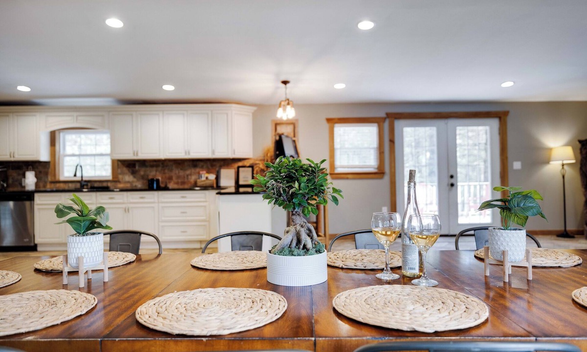 Jonas House | Rustic Retreat with Game Haven