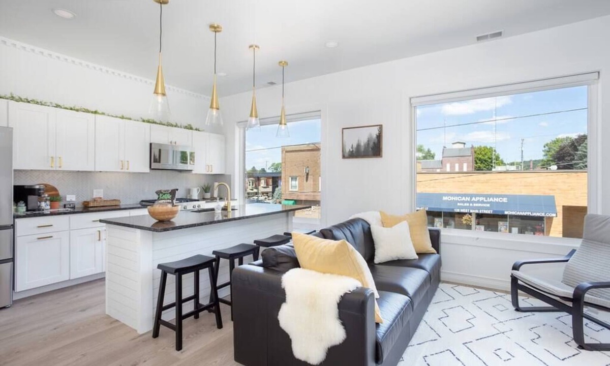 Loudonville Apartment | Sams Loft on Main St. 5 min to Mohican