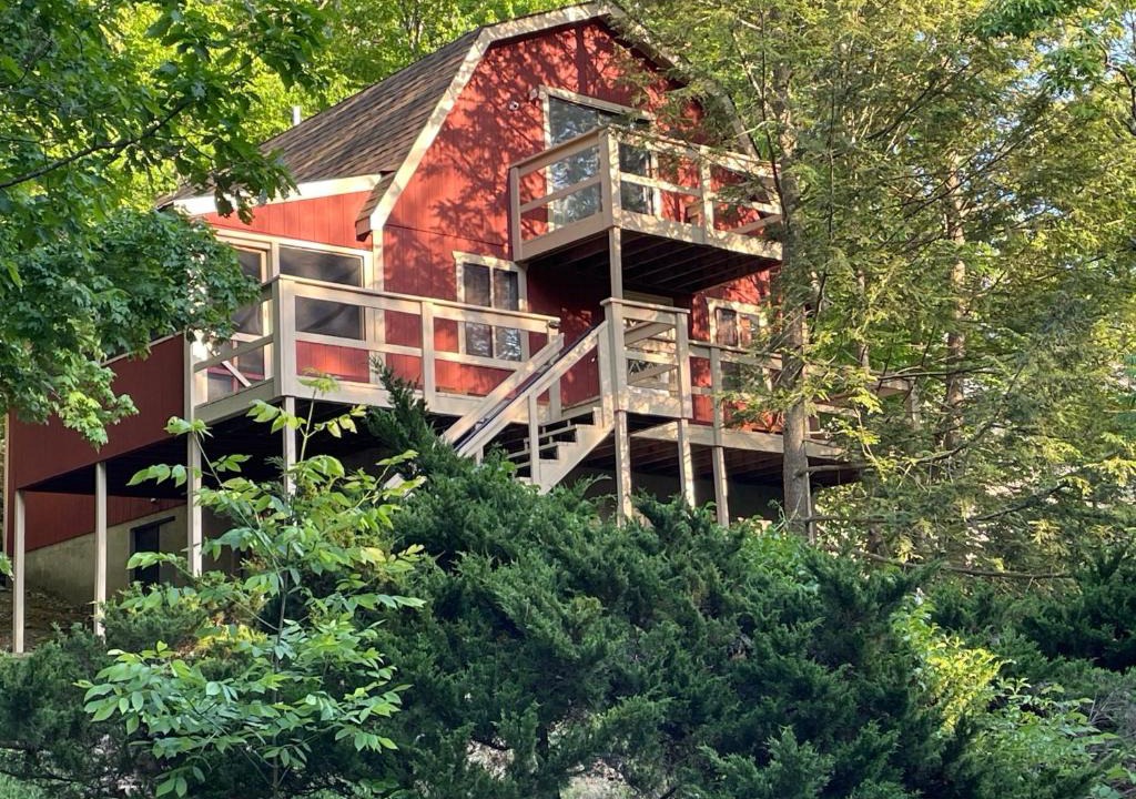 Bushkill Ski Chalet | Saw Creek Cabin - Regent Hilltop
