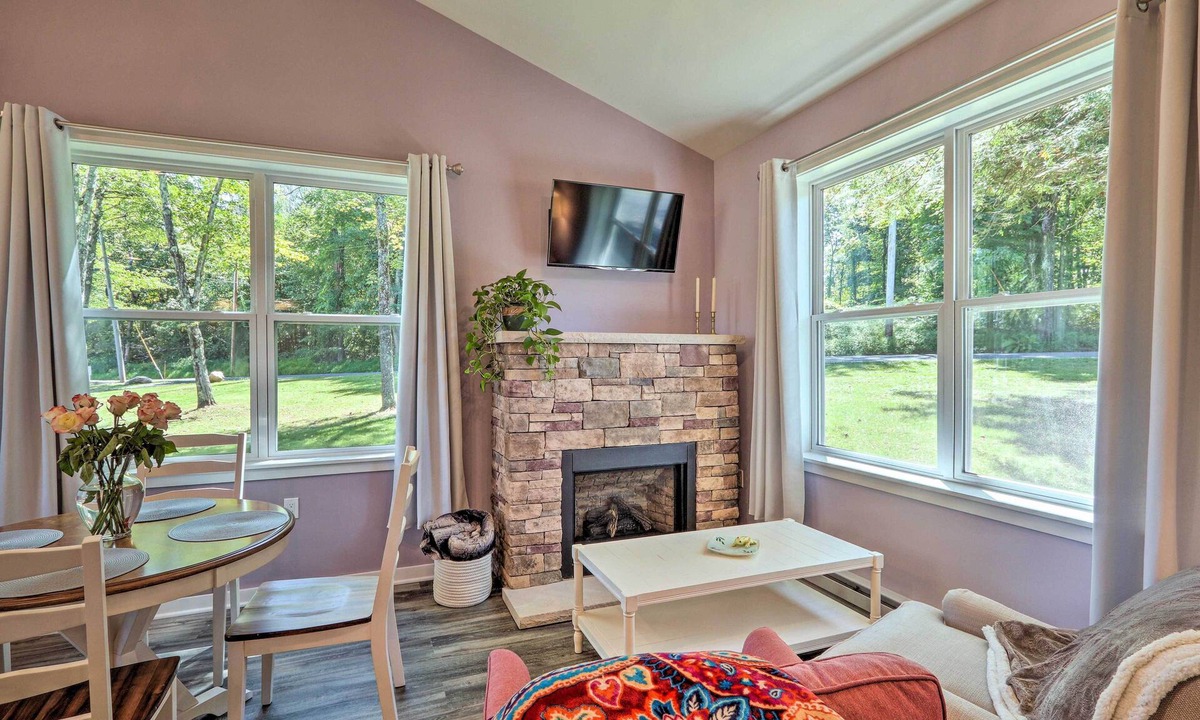 Saylorsburg Cottage | Saylorsburg Retreat: 16 Mi to Ski Resort