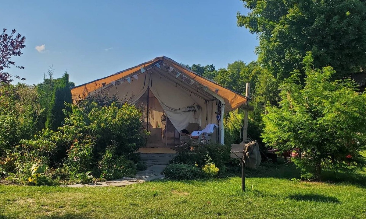 Caroline Cabin | Scottland Yard Farm's Honey Suckle Family Glamping Tent