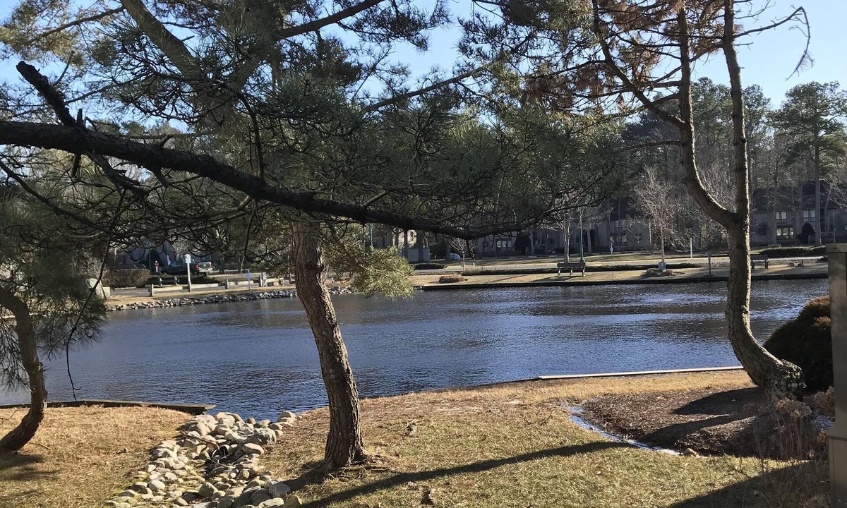 Bethany Beach Condo | Sea Colony, Lakefront, 2 BR + Loft, walk to beach, shops & restaurant