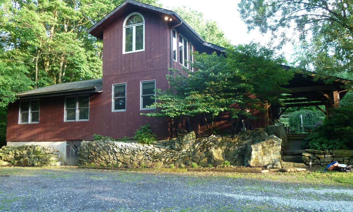 Fairfield House | Secluded 4 acre retreat