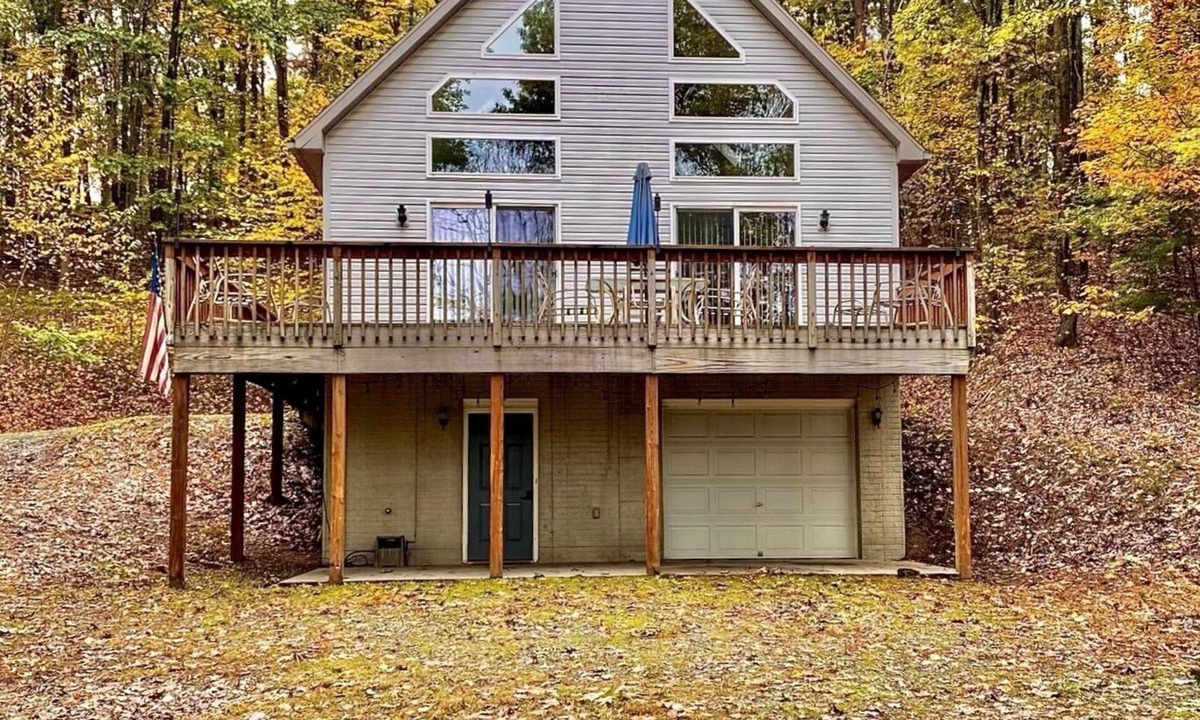 Hesston Cabin | Secluded + Fire Pit + Game Room. Less than 1 mile to 7 Points