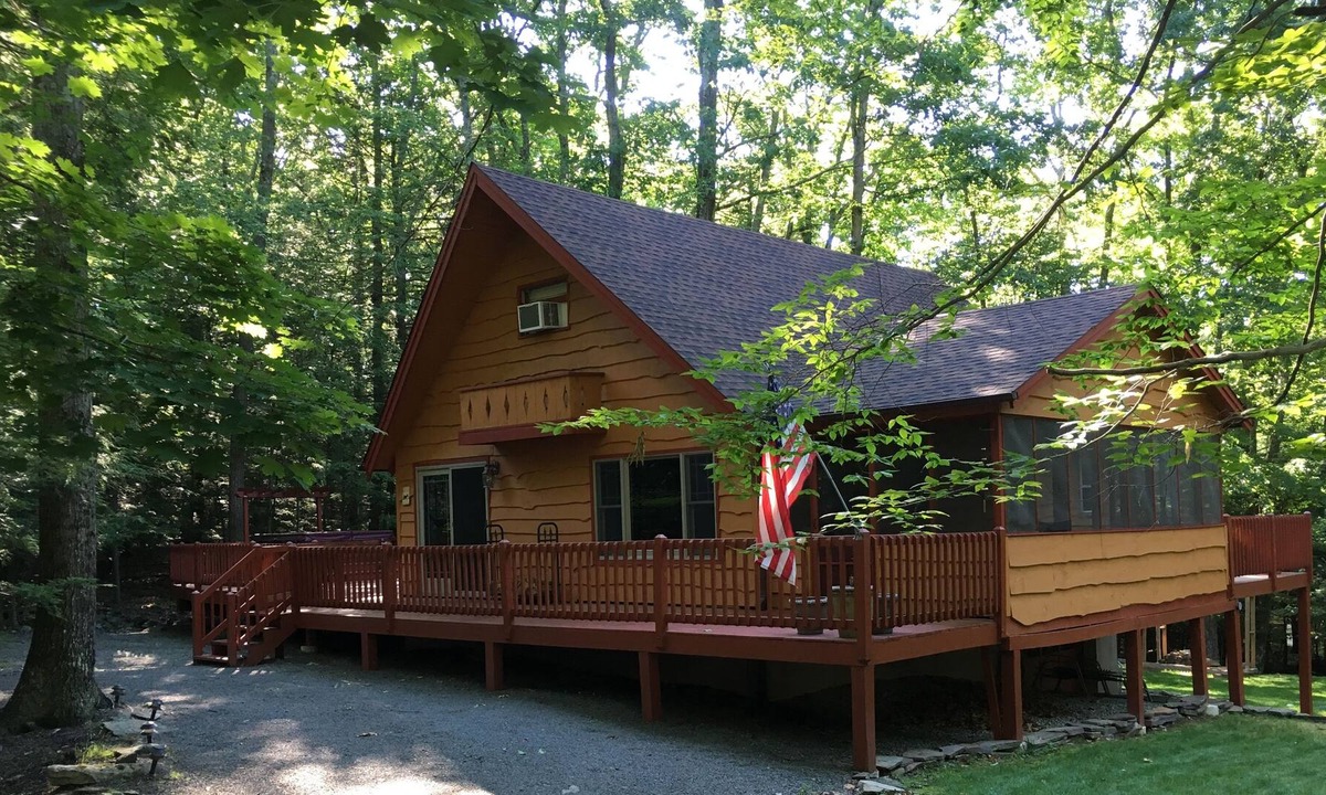 Lakeville House | Secluded Lake Wallenpaupack Wood Cabin Getaway