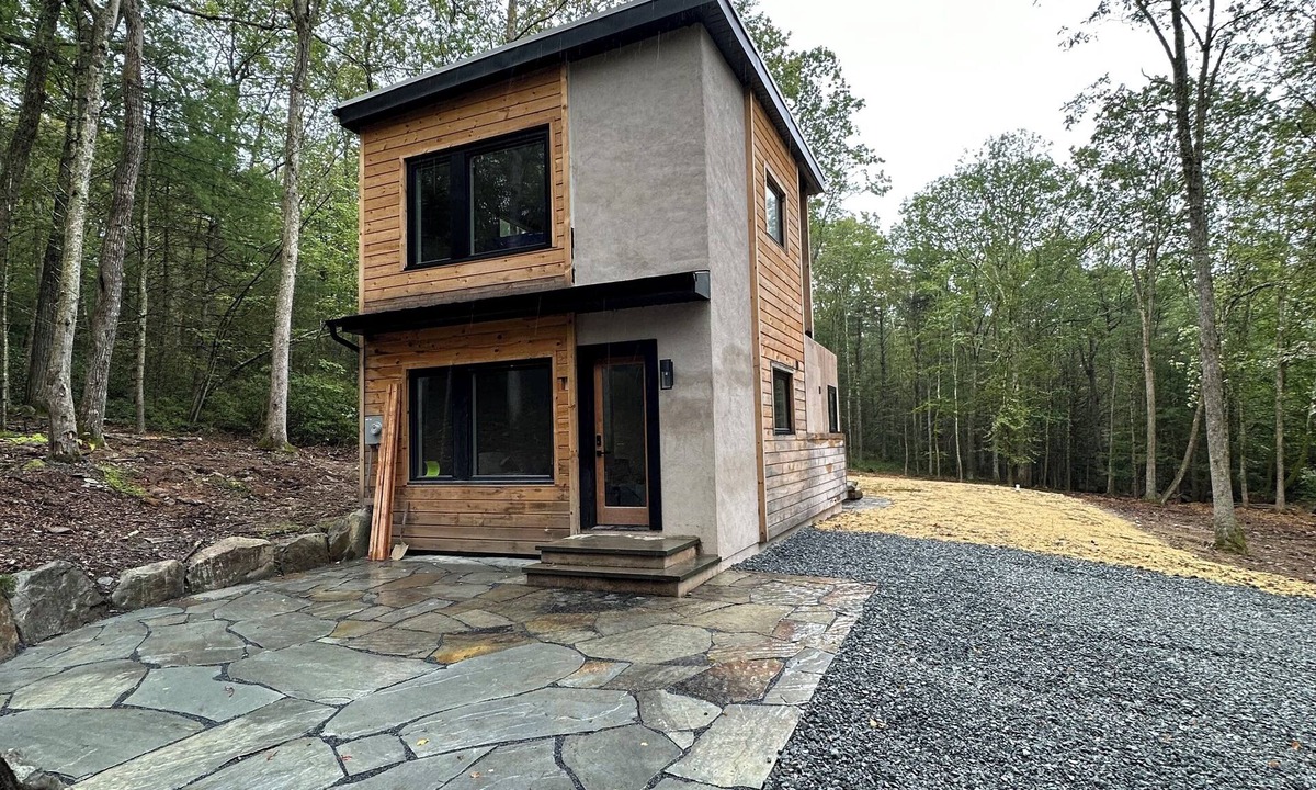 Eldred Cabin | Secluded modern cabin with hot tub