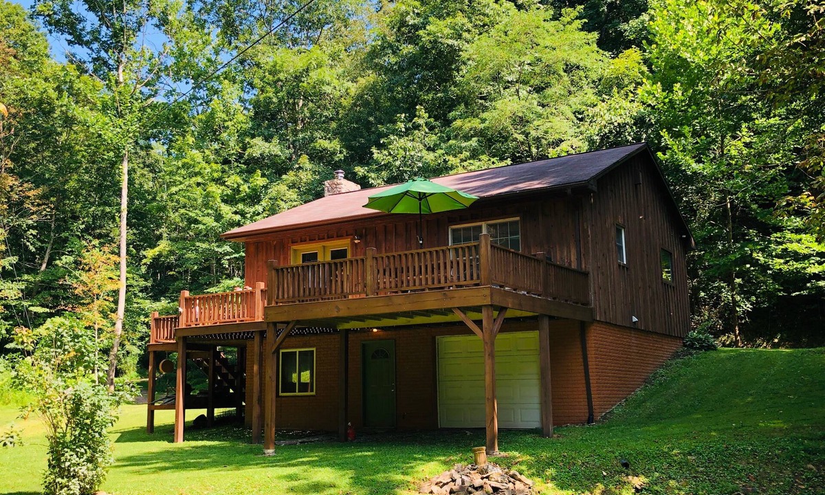 Renick Cabin | Serene, Cozy Cabin Nestled on the Greenbrier River Trail.