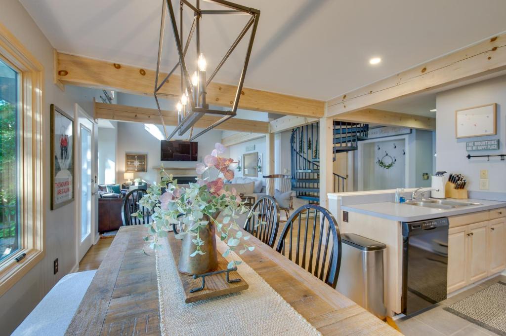 Pedlars Edge House | Serene Hideaway with Views, 1 Mi to Hike and Ski!