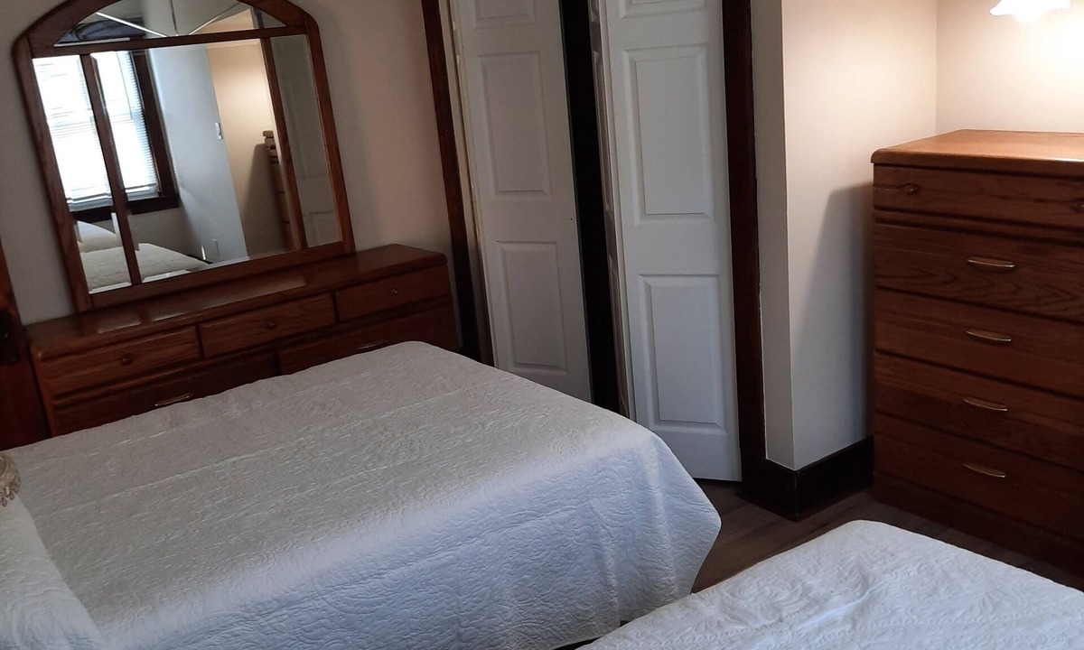 Pittsburgh House | Sha-Ron's Place 2 bedroom home in McKees Rock, Pittsburgh