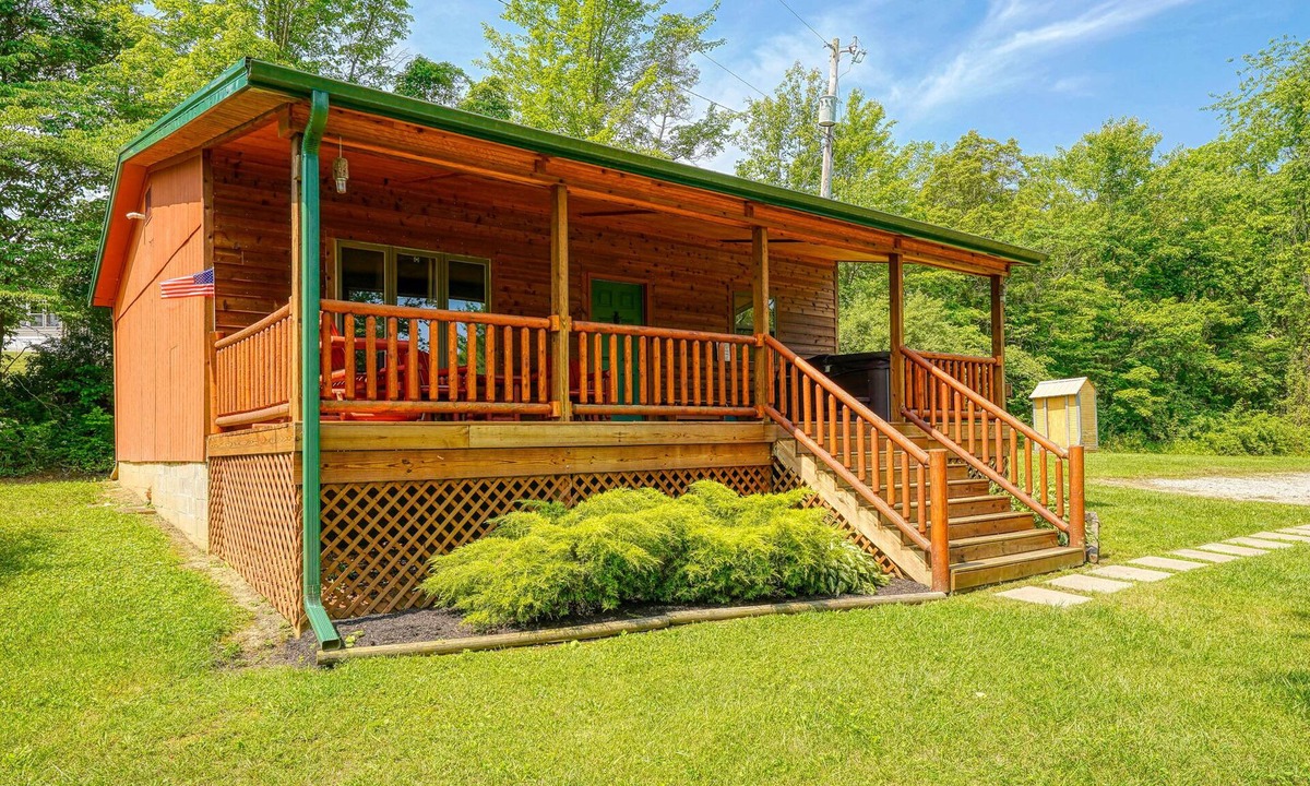 New Plymouth Cabin | Sheets Retreat | Hocking Hills