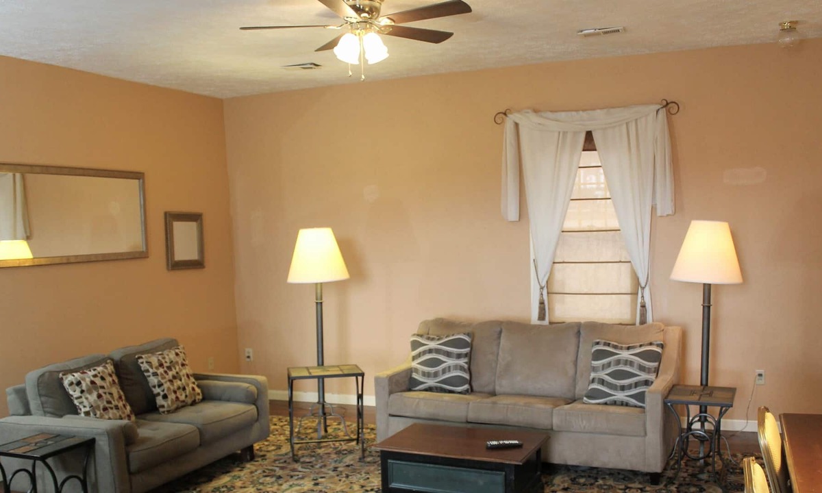 Alverton Condo | Short or Extended Stay: BEAUTIFULLY RESTORED COLONIAL MANSION