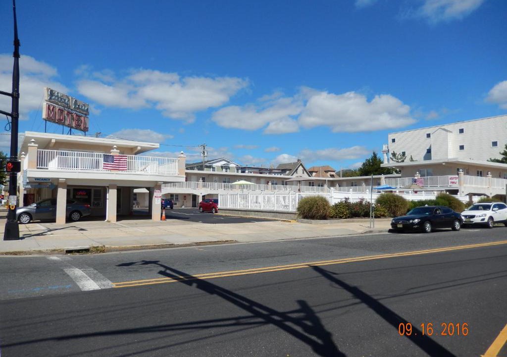 North End Hotel | Sifting Sands Motel