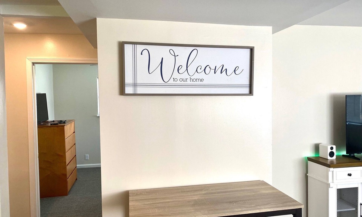 North Versailles House | Single level that sleeps 5 guests