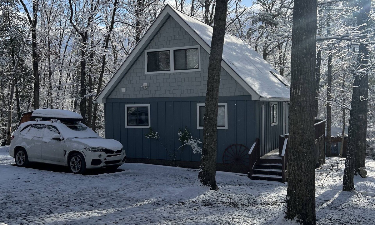 Bergton House | Six Acre Mountain Chalet w/She-Shed by ski resort