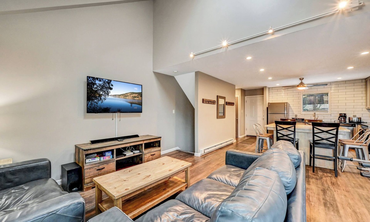 Village at Camelback House | Ski On/Off Camelback,Snowtubing,Pool,Waterparks,Paintball,Casino,Tennis,Zip-Line