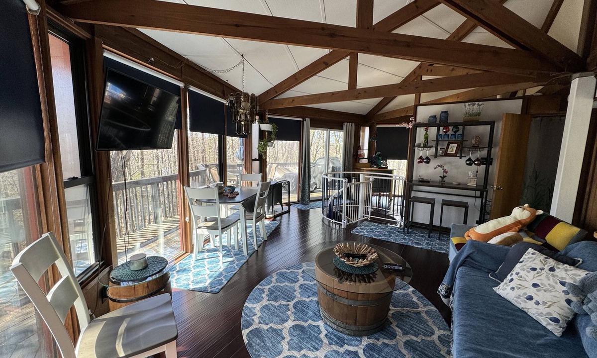 Lake Ariel Cottage | Sleep in a Treehouse!