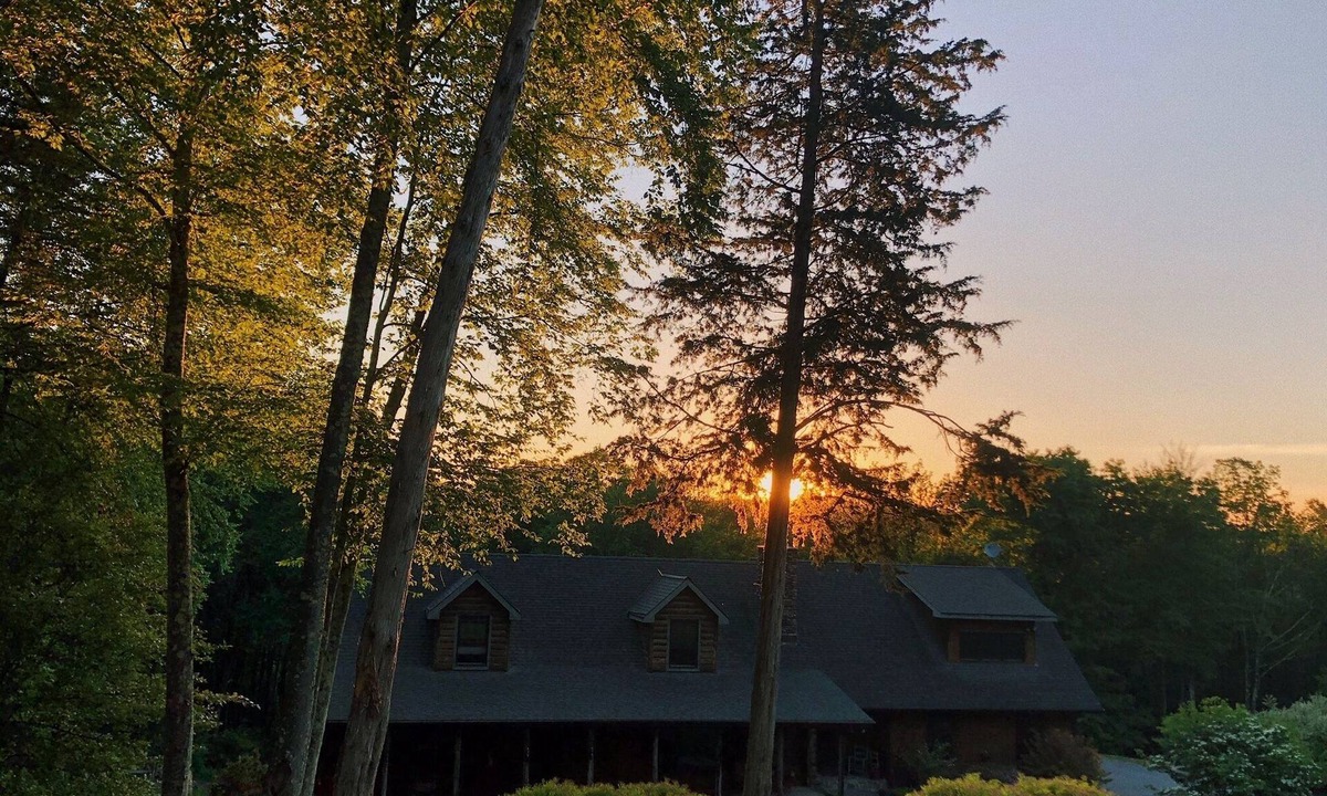 Dover Plains Cabin | SLEEPS 10, BEAUTIFUL AND QUIET CABIN, ONLY 15 MINUTES FROM MANY WEDDING VENUES.