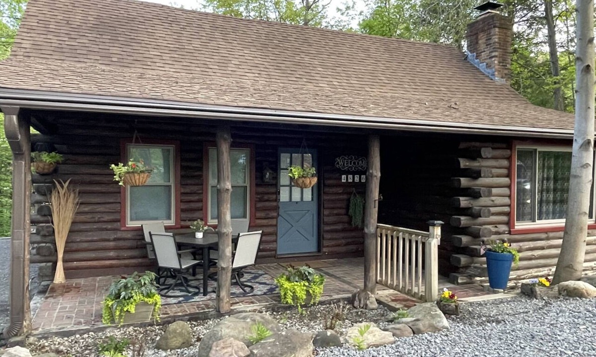 New Castle Cabin | Slippery Rock Cabin on the Creek. Close to McConnell’s Mill & Moraine St. Parks.