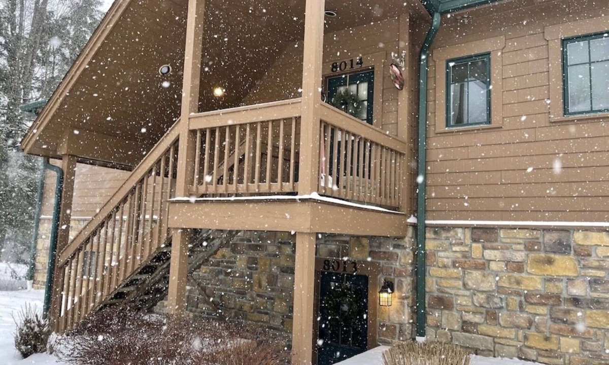 Clymer Condo | Slopeside, ski-in, ski-out condo-perfectly set along run 24 at Peek'n'Peek!