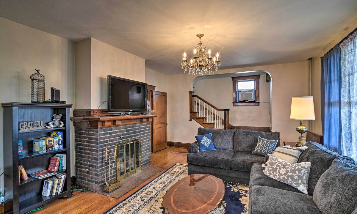Somerset House | Somerset Home w/Yard 5 Mi to Historical Center